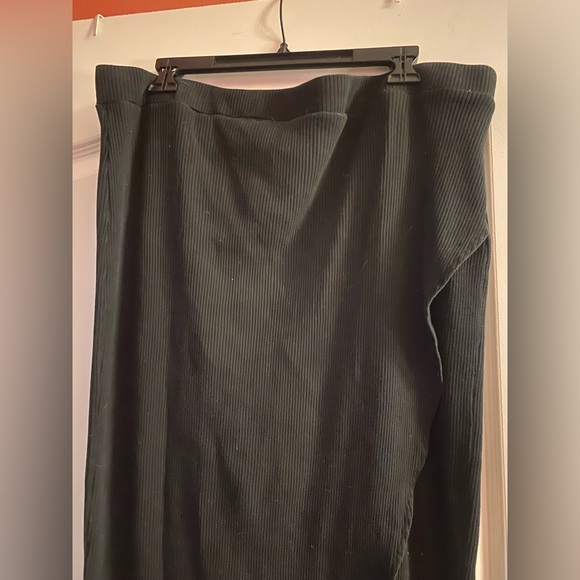 ELOQUII - ribbed black midi skirt with high slit - Picture 2 of 2